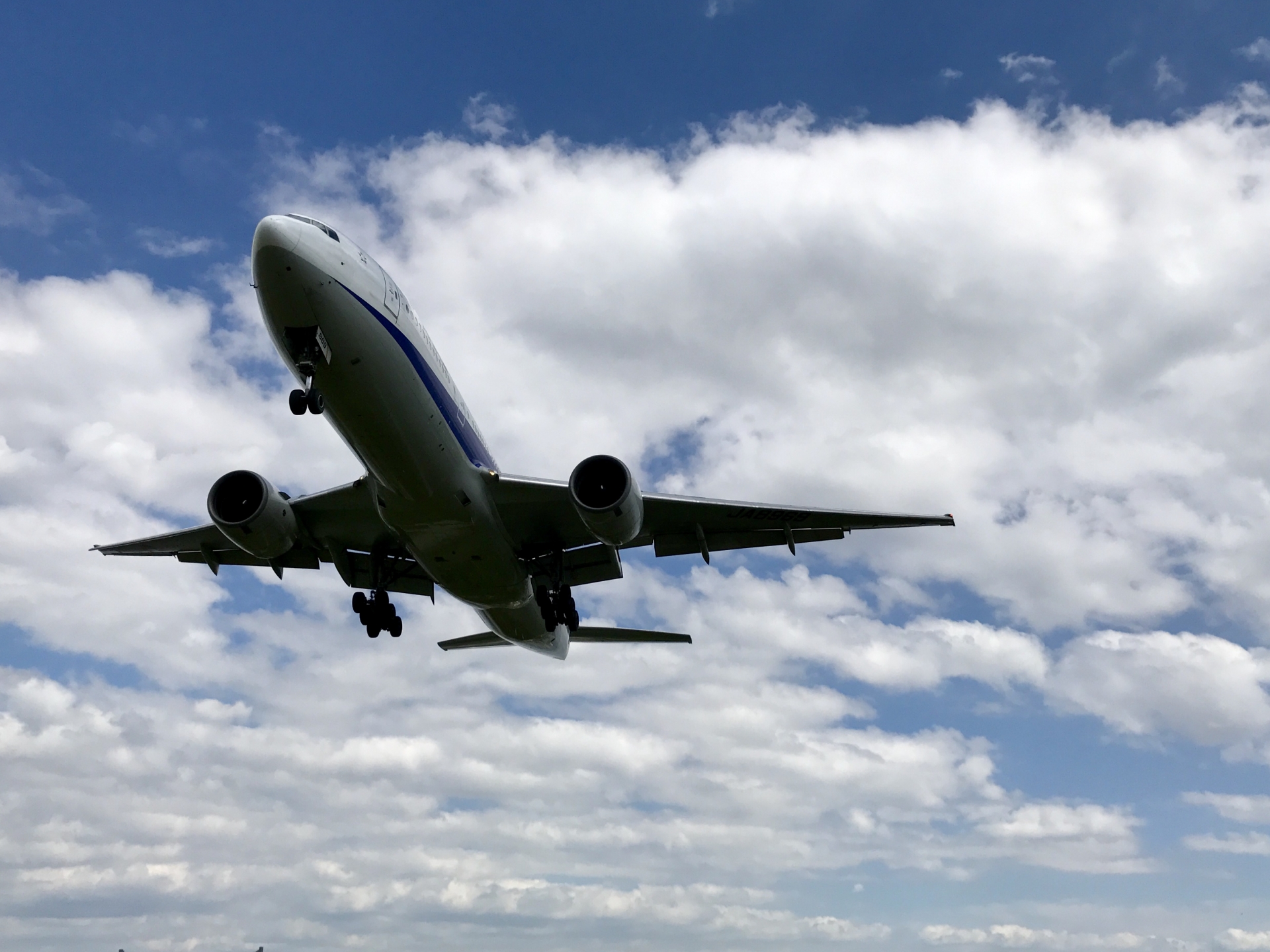 秋田空港 伊丹空港間の就航路線は 各空港へはどう行けばいい 秋田の格安航空券 Lccの比較検索予約サイト トラベリスト